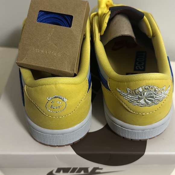 Travis Scott × Wmns Size 6 Air Jordan 1
Retro Low OG SP 'Canary' - Picture 6 of 7